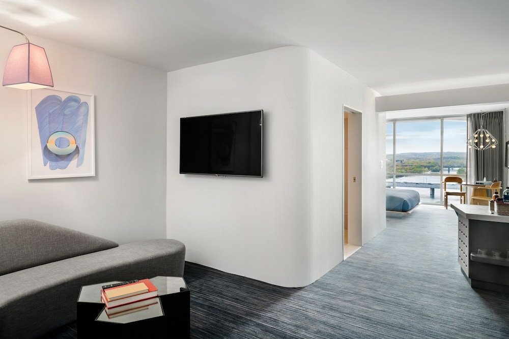 Фото The Line Austin