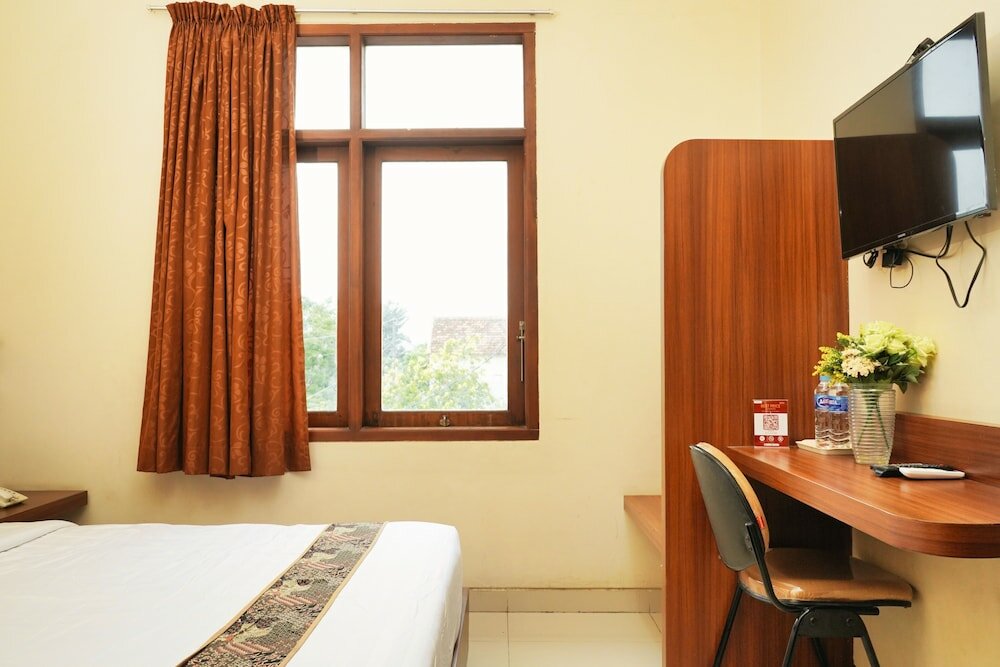 Фото Airy Bandara Ahmad Yani Anjasmoro Raya 74 Semarang