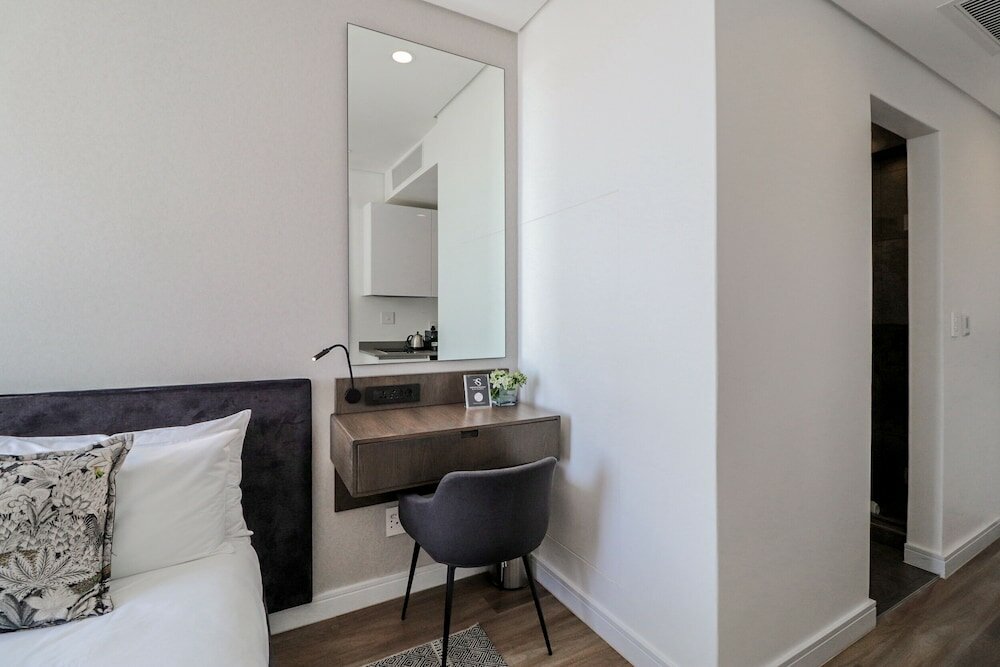 Фото Reserved Suites Illovo
