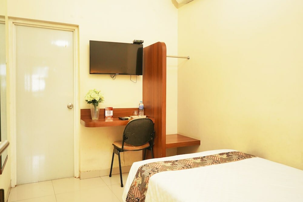 Фото Airy Bandara Ahmad Yani Anjasmoro Raya 74 Semarang