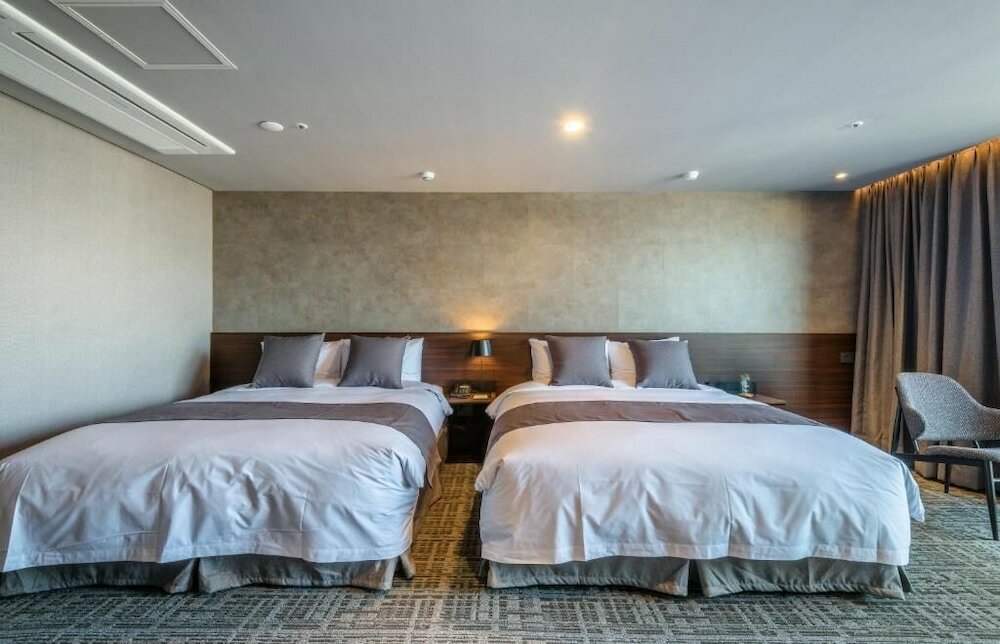 Фото Hotel With City