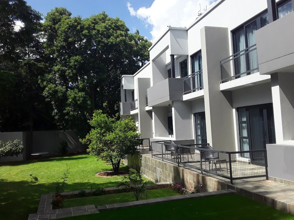 Фото La Orchard Hotel