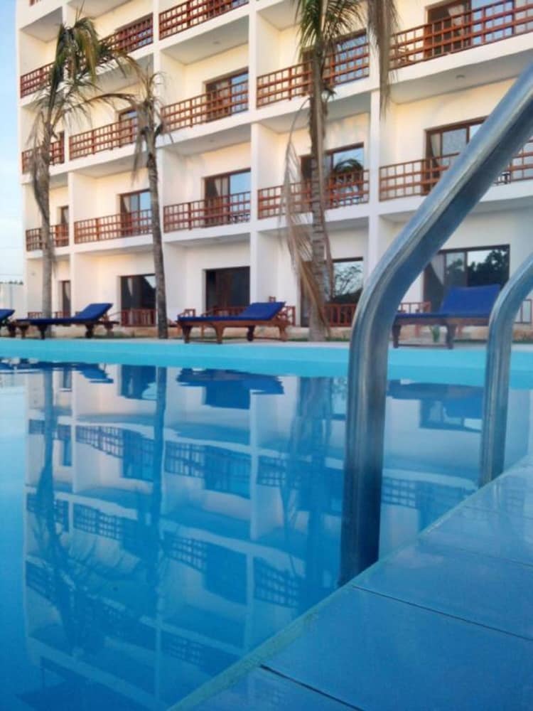 Фото Malika Nungwi Hotel