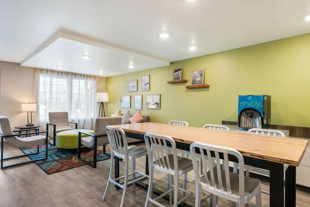 Фото WoodSpring Suites Linden