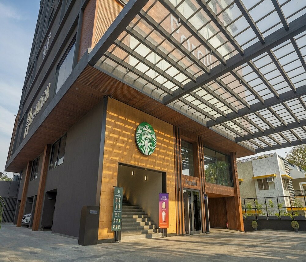 Фото Parallel Hotel