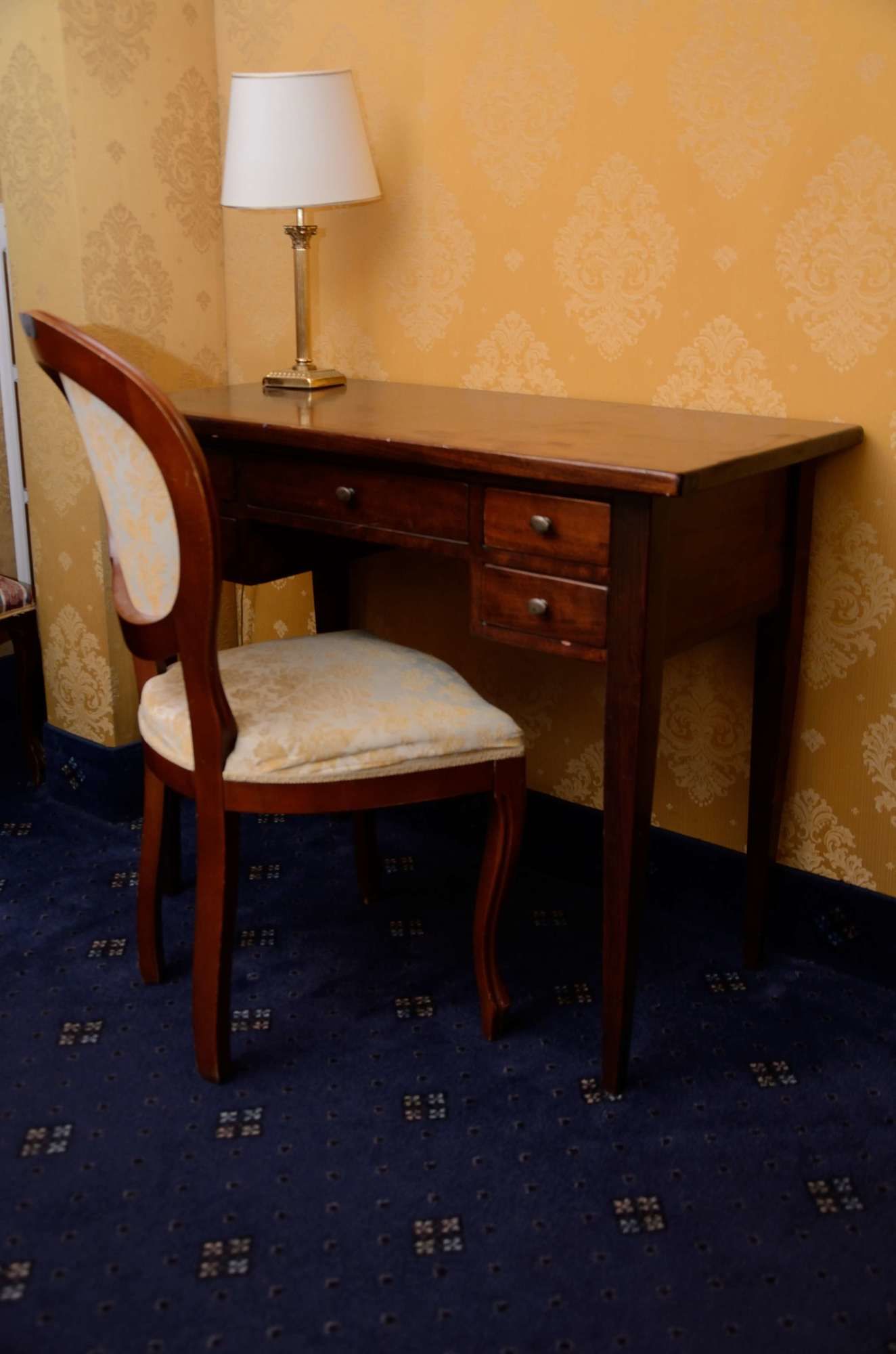 Фото White Vatican