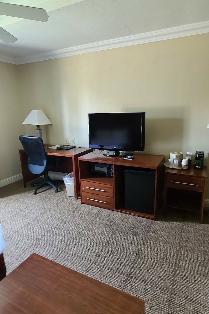 Фото Comfort Inn at Northwest Expressway