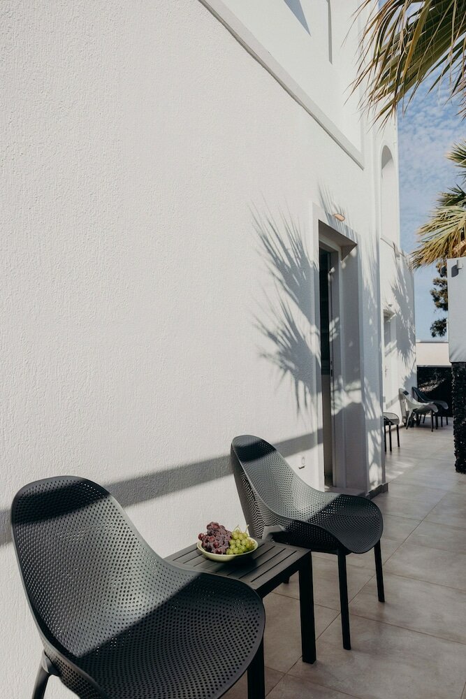 Фото White Lily - Adults Only 16 plus