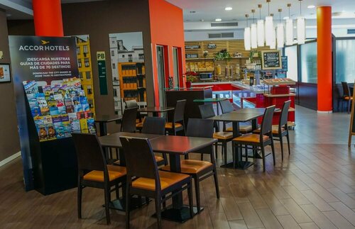 Внешний вид отеля Ibis Girona Costa Brava в Жироне, фото 5