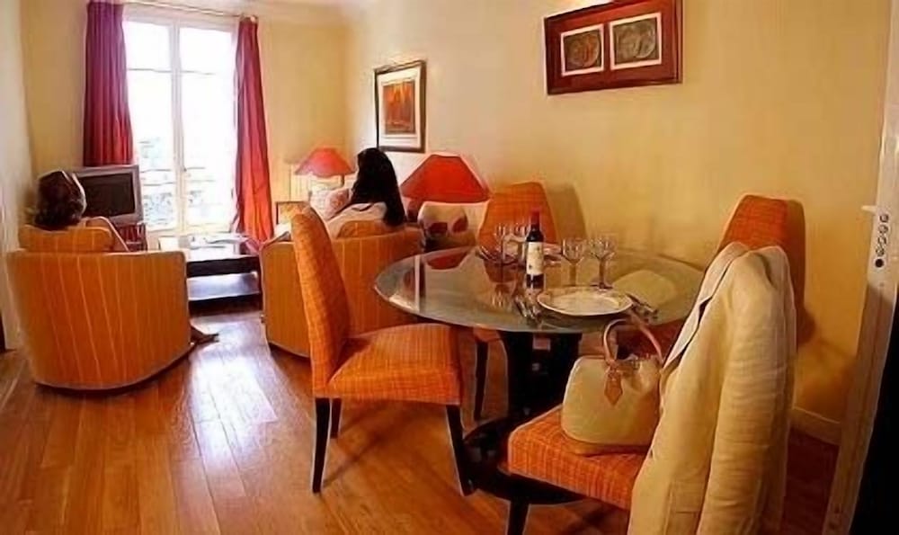 Фото Unic Renoir Saint-Germain