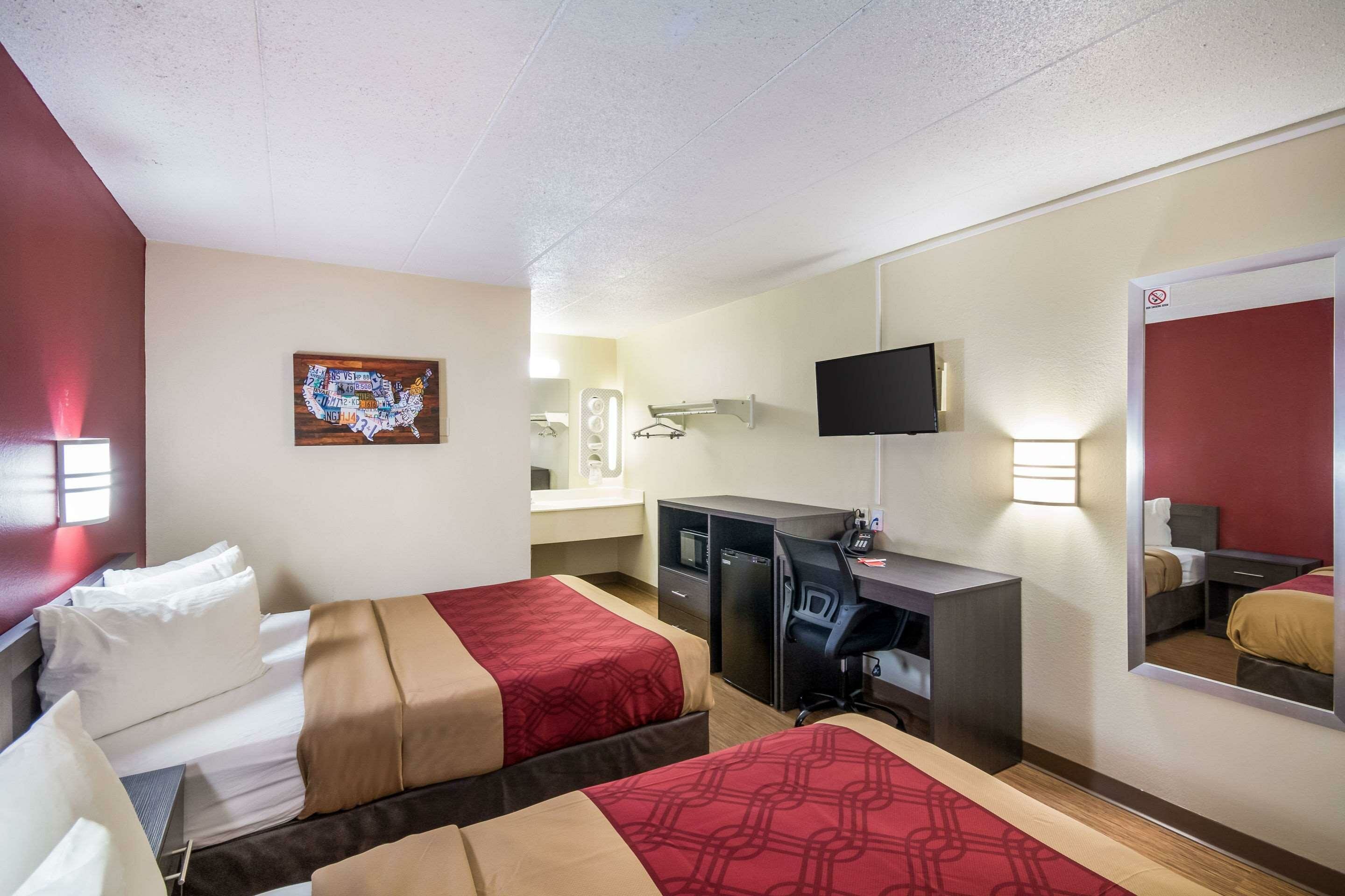 Фото Super 8 by Wyndham Charleston Wv