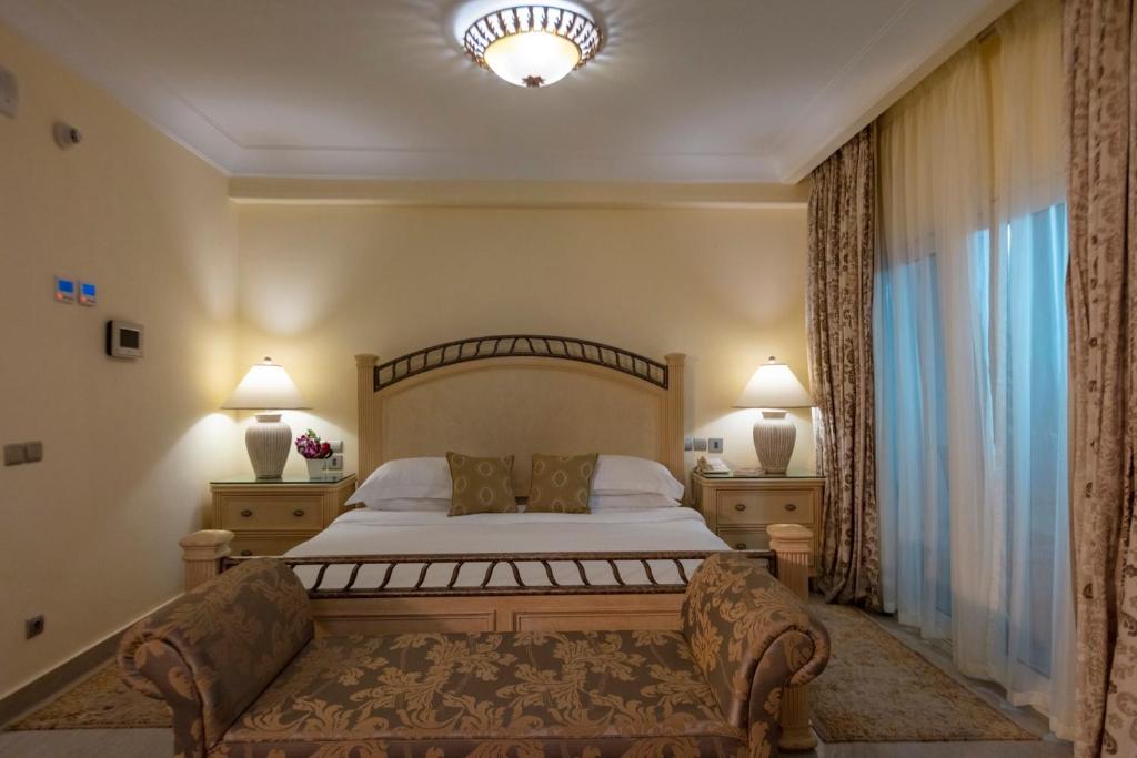 Фото Royal Savoy Hotel & Villas