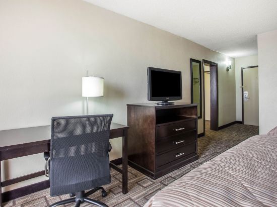 Фото Clarion Hotel Fort Mill Near Amusement Park