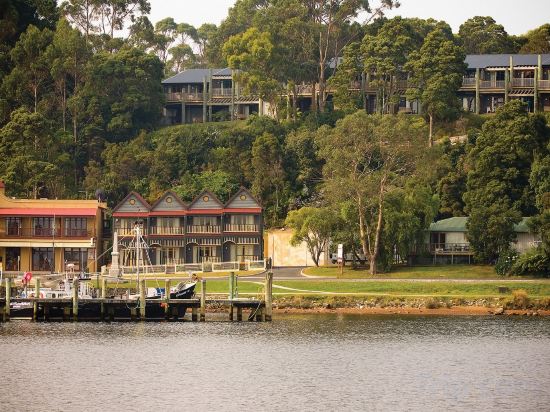 Фото Strahan Village