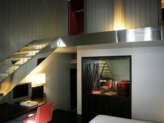 Фото Sina The Gray