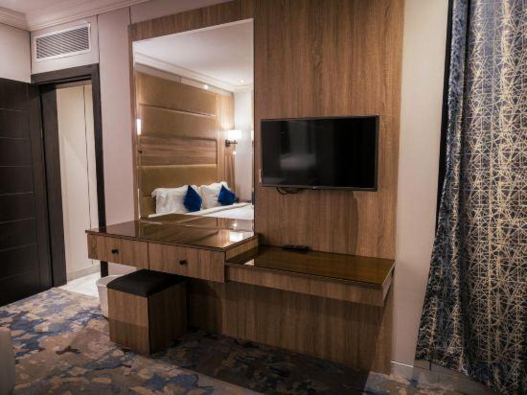 Фото Ebreez Grand Hotel