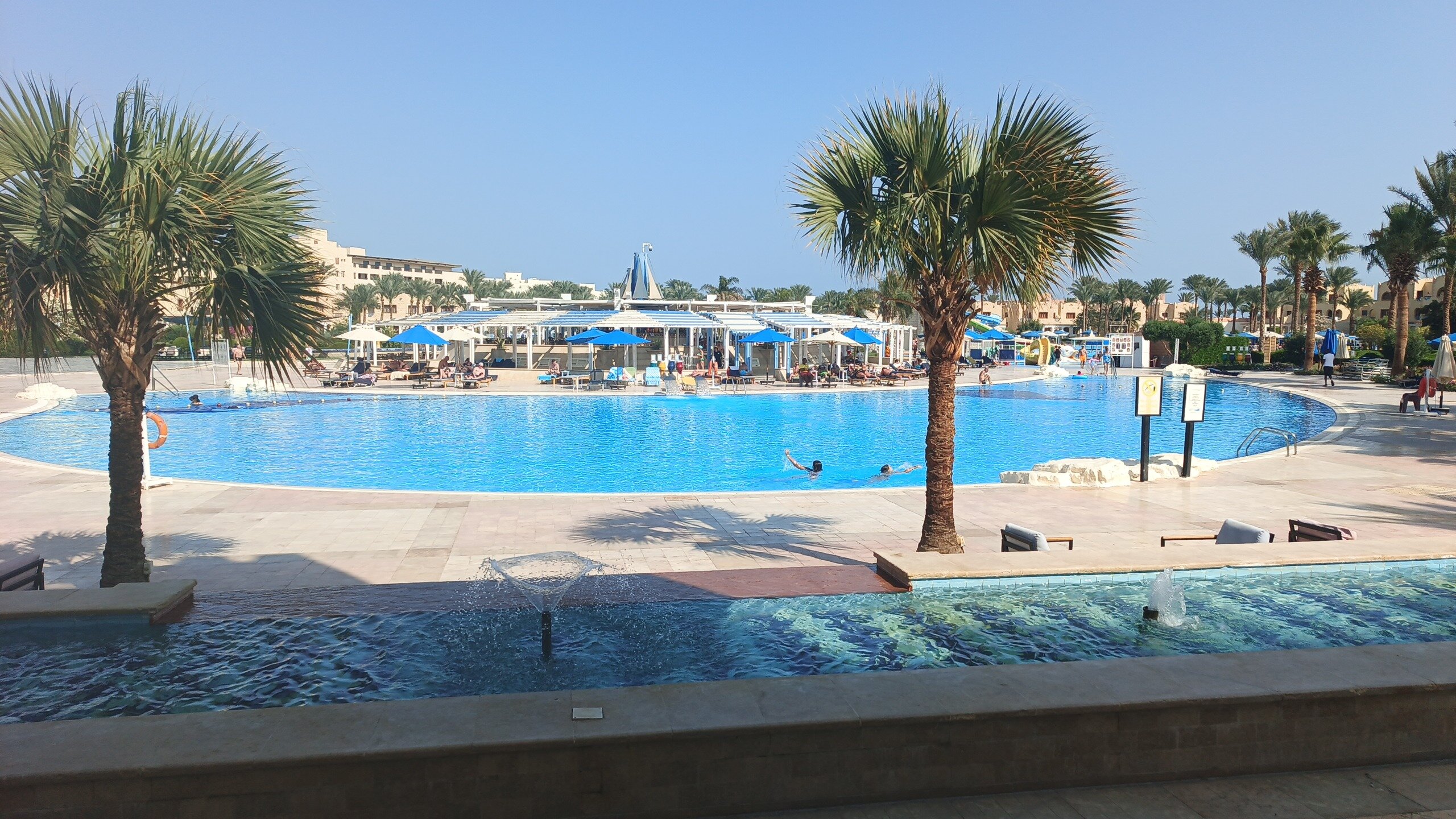 Фото Royal Lagoons Resort & Aquapark