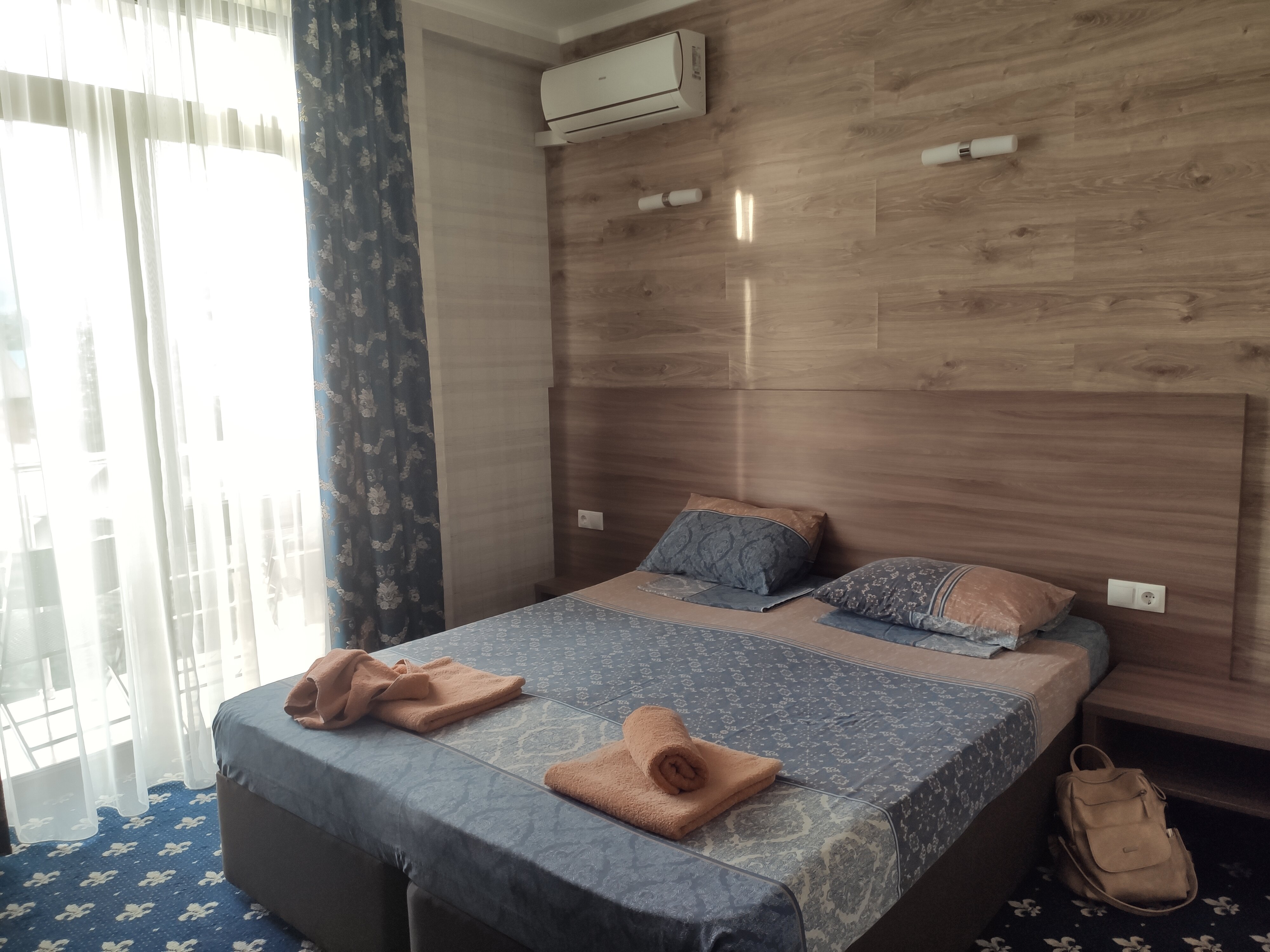 Фото Солнечный