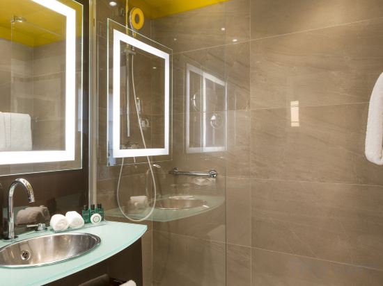 Фото Hôtel Le Marquis by Inwood Hotels