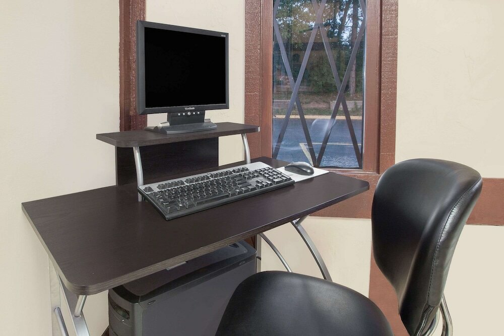 Фото Knights Inn Battle Creek