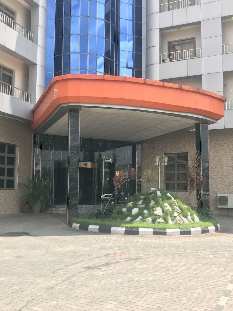 Фото Warri Wetland Hotel
