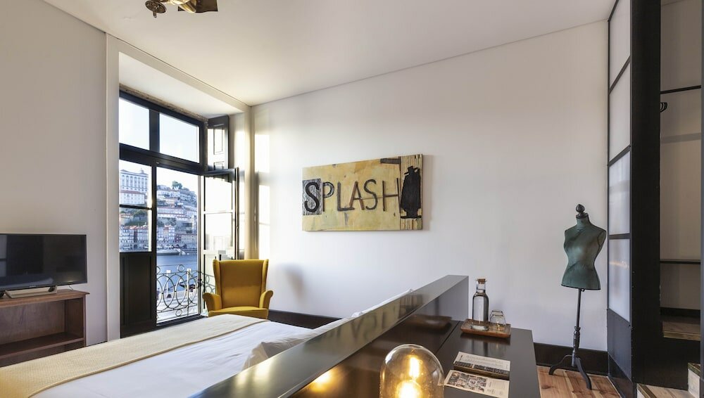 Фото The House of Sandeman Hostel & Suites