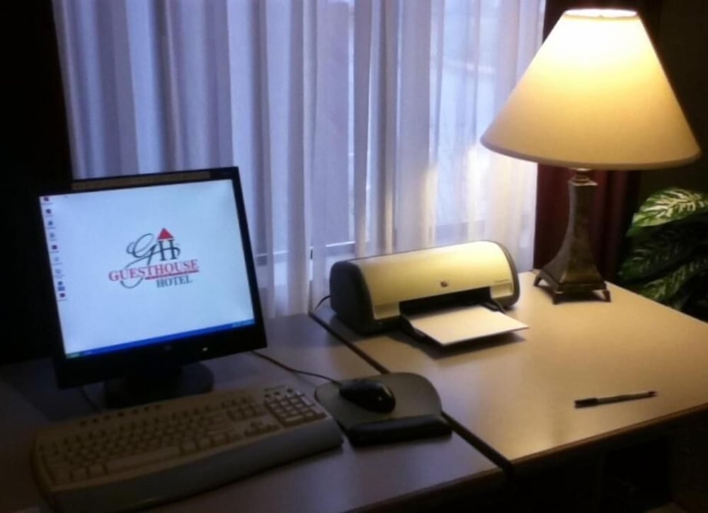 Фото Evergreen Inn and Suites