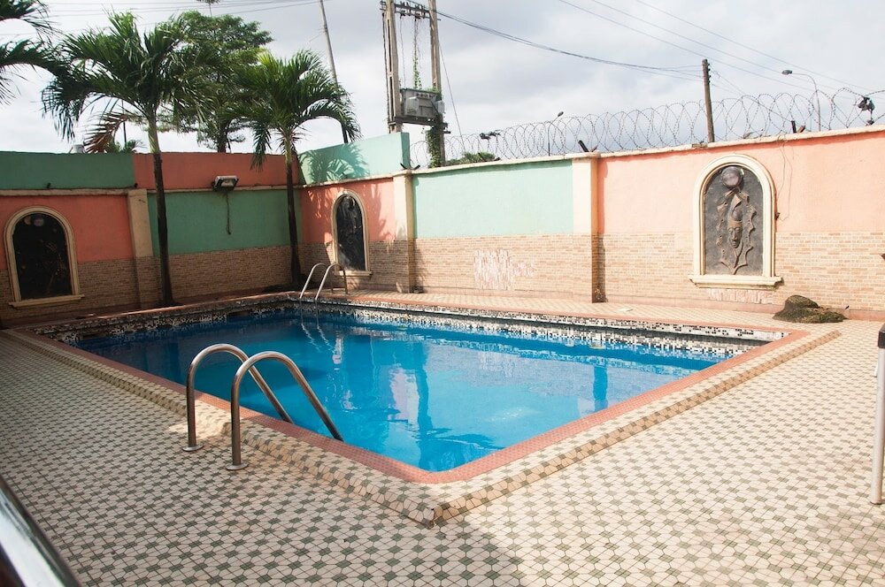 Фото Alfoscar Hotel & Suites