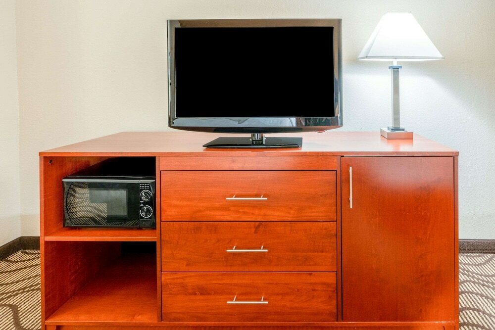 Фото La Quinta Inn & Suites by Wyndham Midwest City - Tinker Afb