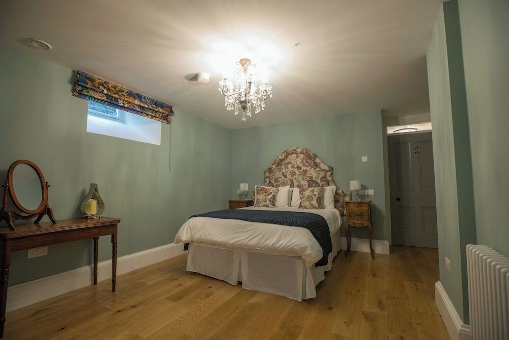 Фото Bishop's Gate Hotel