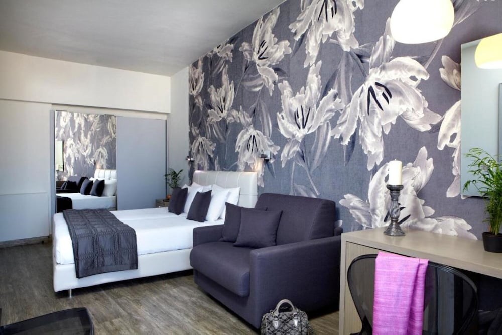 Фото Mouikis Hotel