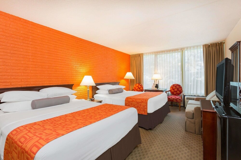 Фото Howard Johnson by Wyndham Williamsburg