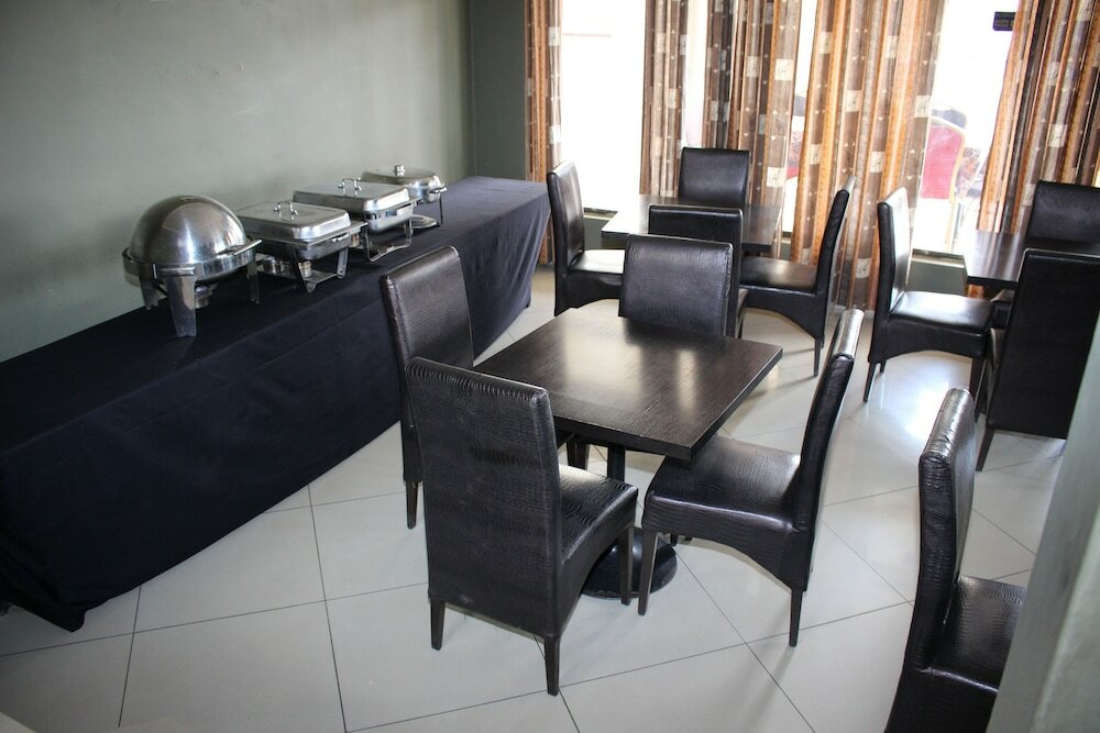 Фото Four Pillars Lodge