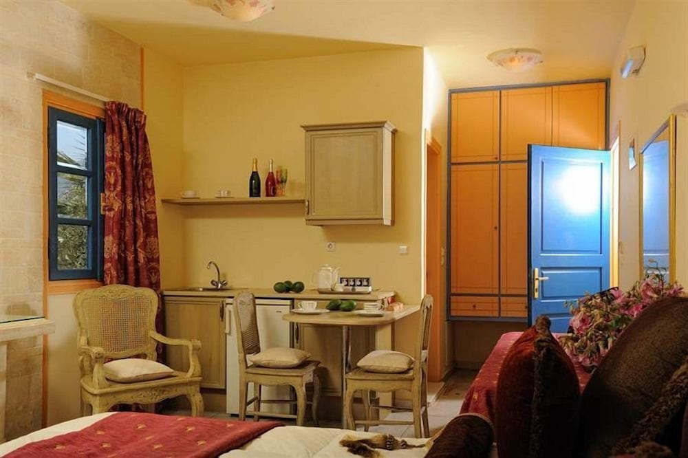 Фото Parthenis Hotel & Suites