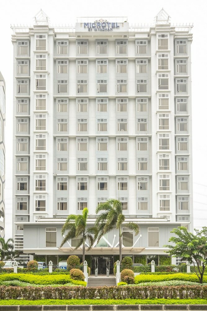 Фото Microtel by Wyndham Mall of Asia