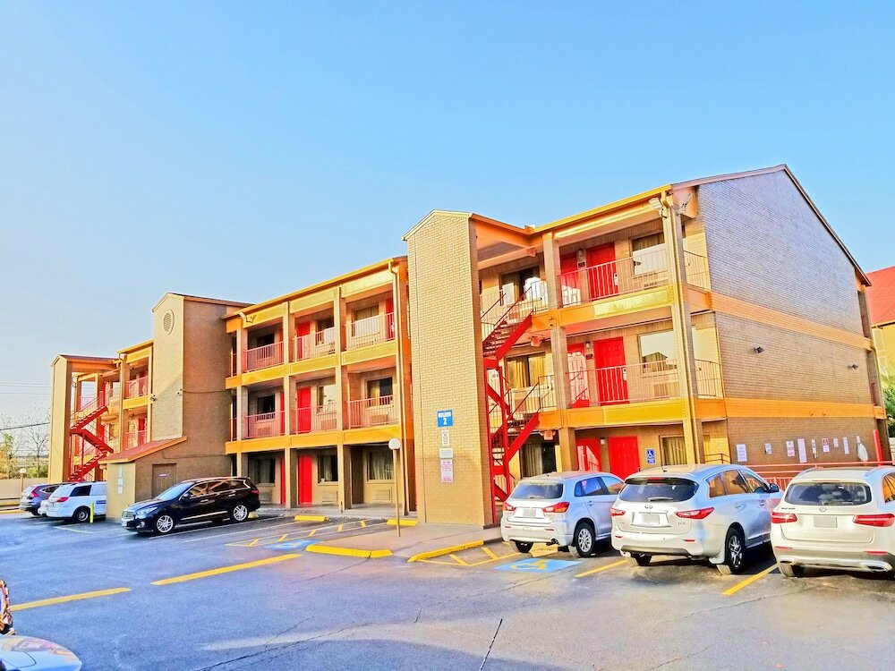 Фото Howard Johnson by Wyndham Houston