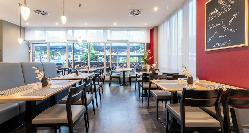 Фото Plaza Premium Köln