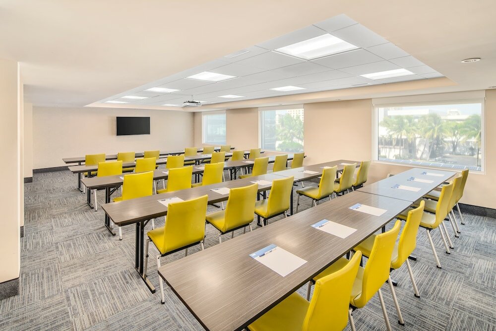 Фото Holiday Inn Express Ft. Lauderdale Cruise-Airport, an Ihg Hotel