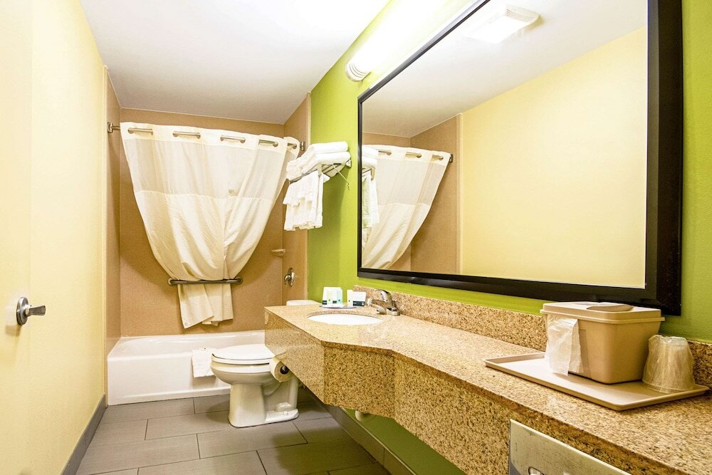 Фото Quality Inn & Suites Glenmont - Albany South