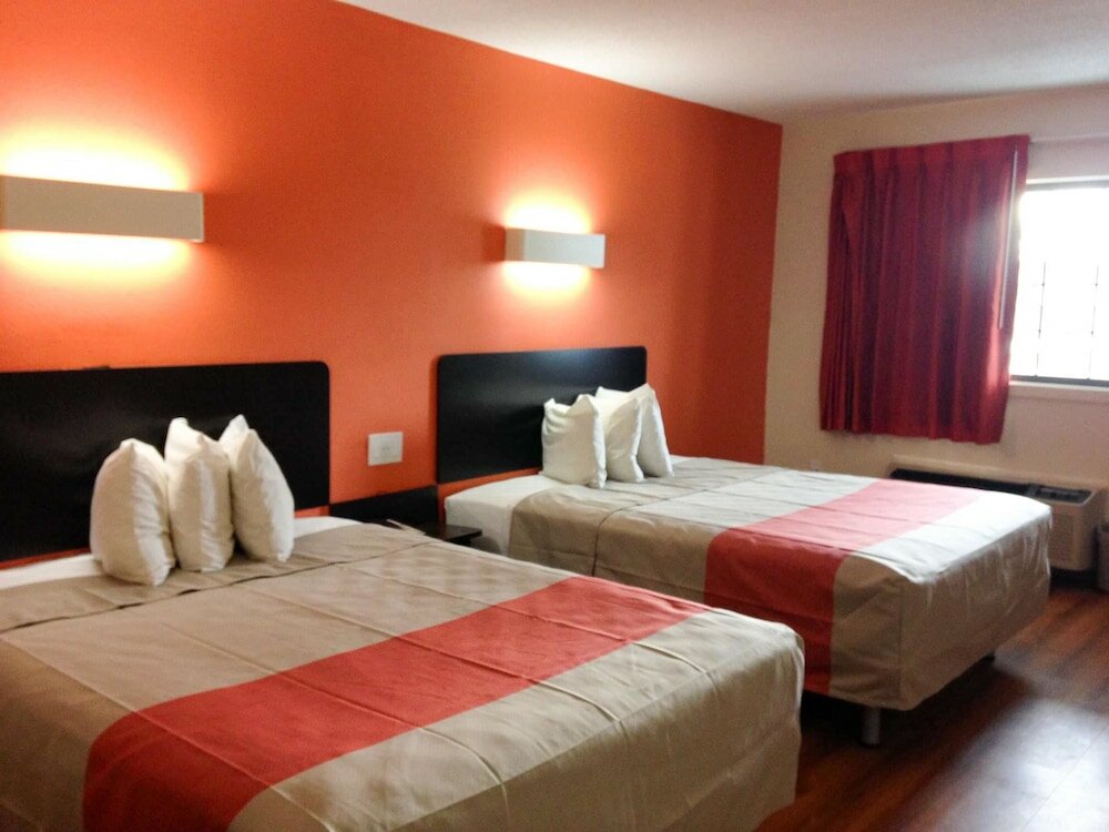 Фото Motel 6 New Brunswick