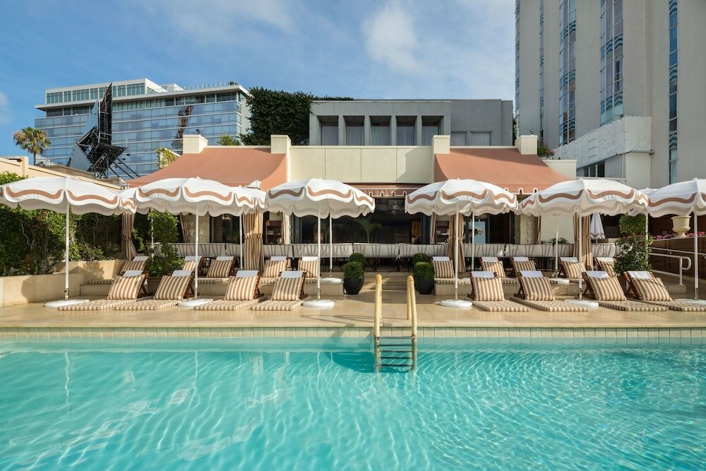 Фото Sunset Tower Hotel