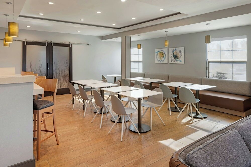 Фото TownePlace Suites by Marriott Ontario Airport
