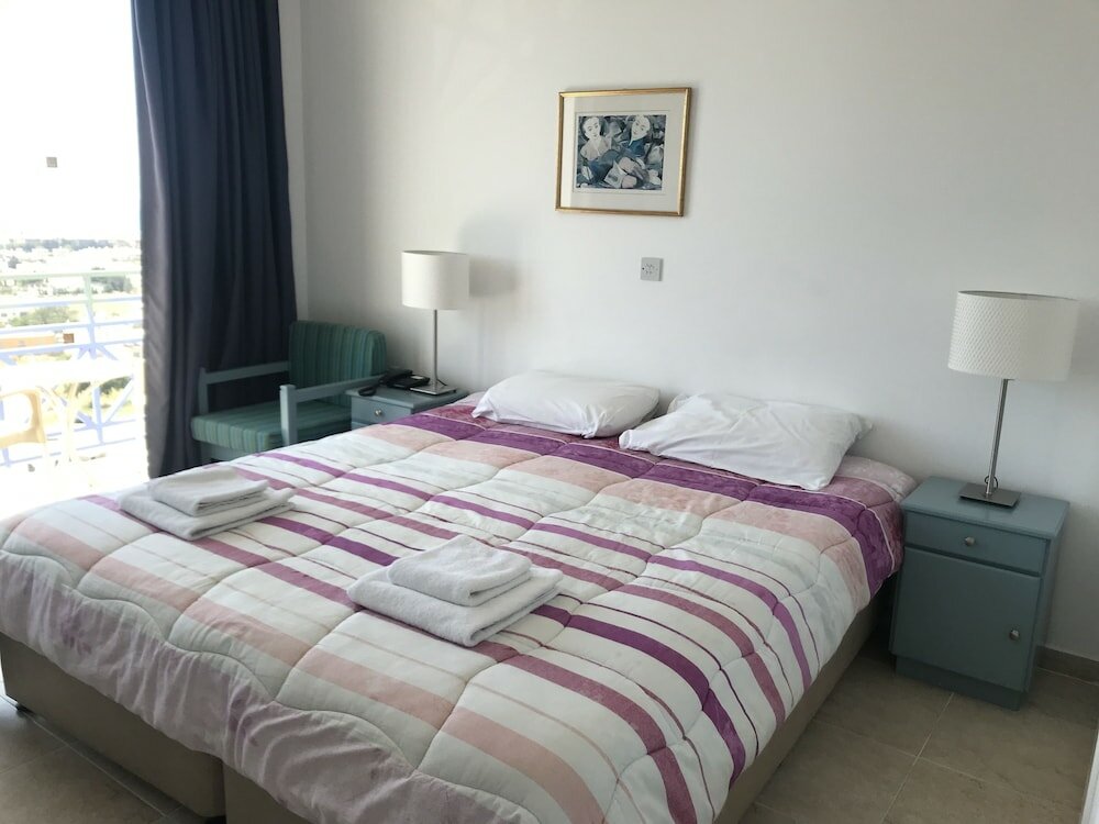 Фото Axiothea Hotel