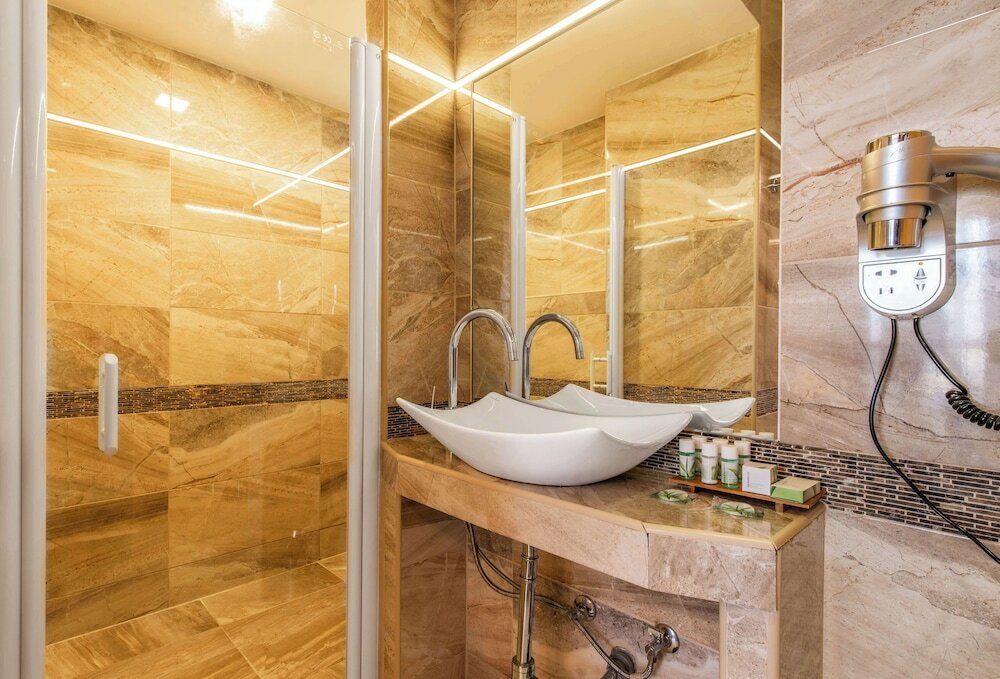 Фото Hotel Danubia Gate