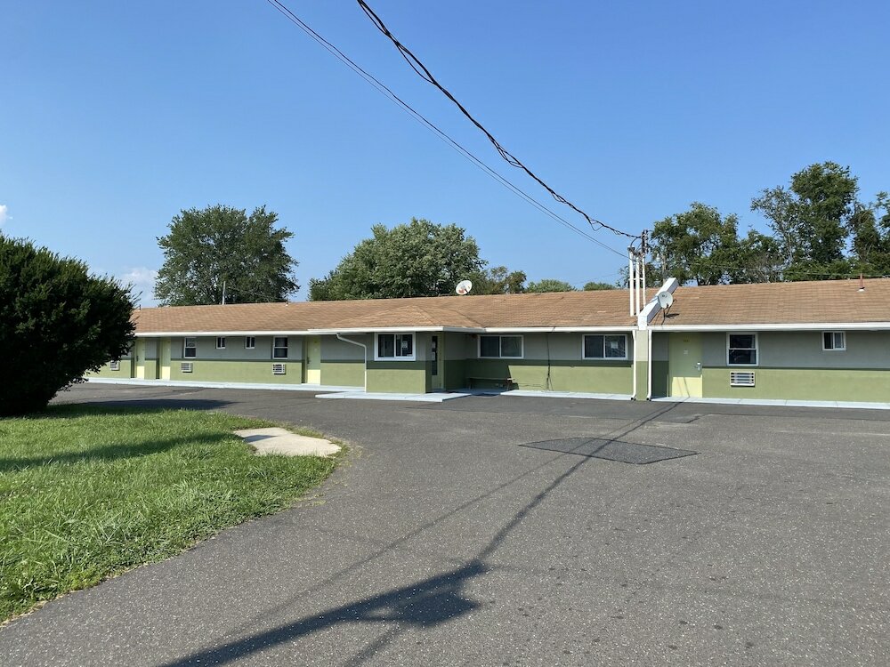 Фото Red Carpet Inn and Suites