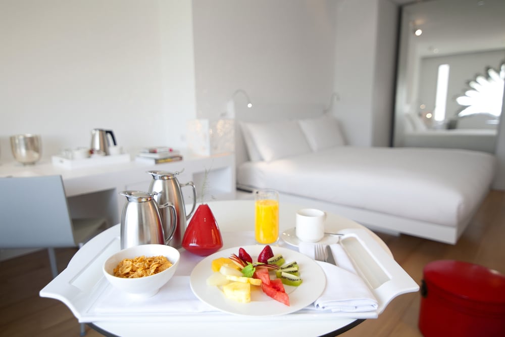 Фото Renaissance Barcelona Fira Hotel