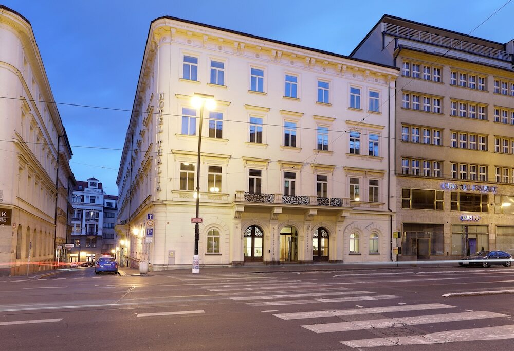 Фото отеля 1