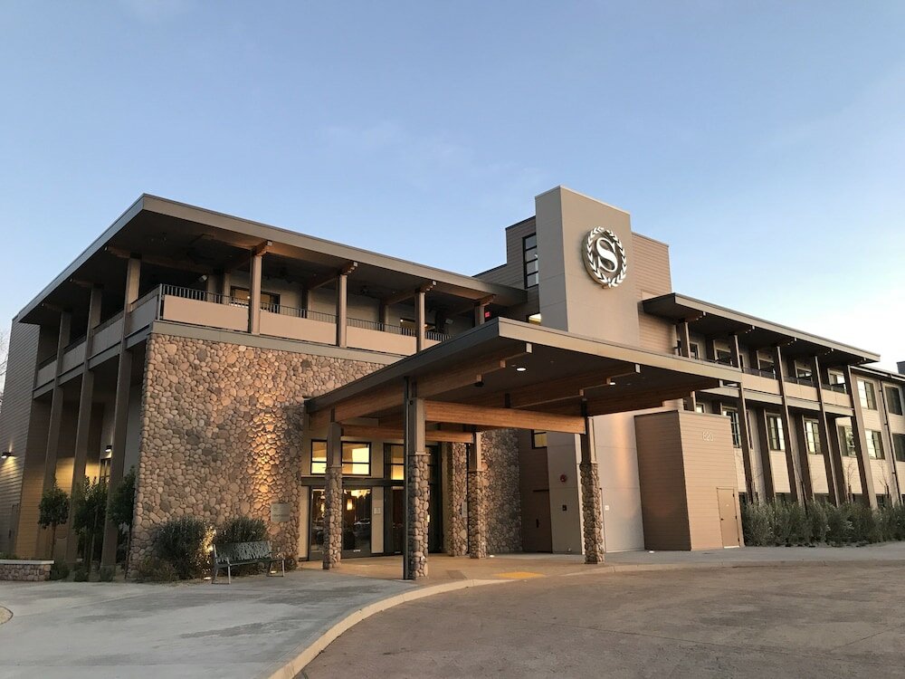 Фото Sheraton Redding Hotel at the Sundial Bridge