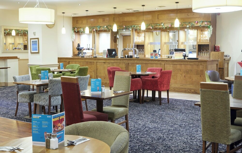 Фото Farmhouse Innlodge by Greene King Inns