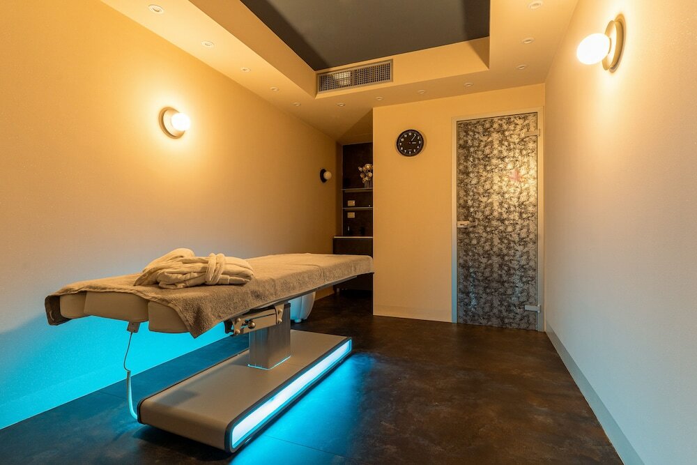 Фото The Moon Boutique Hotel